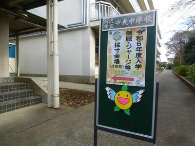 会場はこちら（体育館へ）